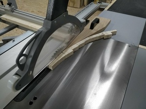 Accessoire de sécurité pour scie à format