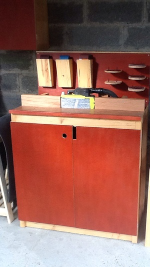 Meuble pour ponceuse a bande