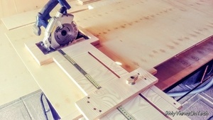 Rip cut guide for cordless circular saw