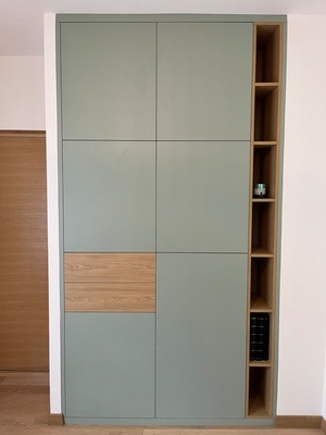 Aménagement placard avec niches et tiroirs