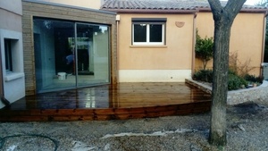 La terrasse finie. La nuit tombe malheureusement pour la photo