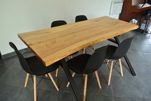 Table à manger style industriel