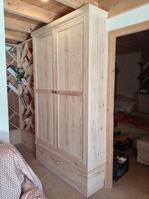 Armoire murale en pin