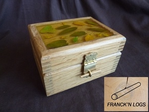 Petit coffret en chêne et epoxy