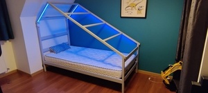 Lit cabane avec leds
