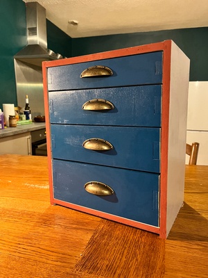 Petit meuble à tiroire