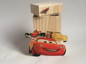 Tirelire enfant avec des serviettes en papier