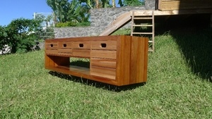 Une console suspendue dans la SDB