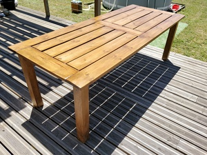 Table de jardin en lames de terrasse