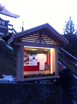 Porte menu de restaurant en chêne massif