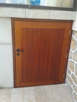 Petite porte d'extérieur en sapelli