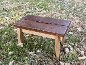 Banc marche pied bicolore