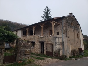 Galerie maconnaise en bois équarri