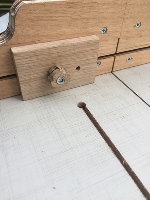 Stop block et petites pattes de maintien