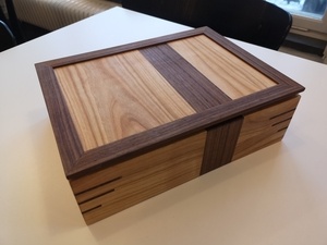 Boite à thé en cerisier et noyer