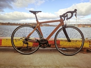 Vélo de route en bois