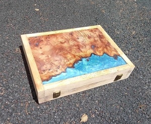 Jeu de backgammon en orme galeux et epoxy