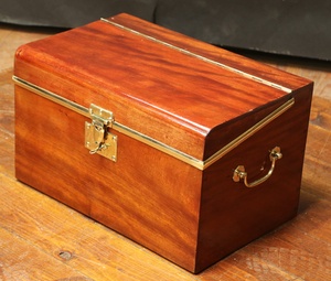 Restauration  d'une petite  malle  automobile  1900's