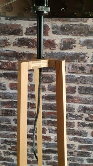 Lampe trépied châtaignier