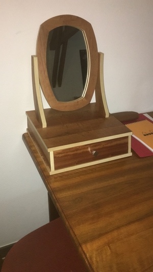 Miroir à rangement