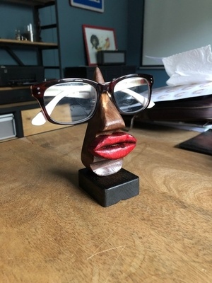 T'aurais pas vu mes lunettes à trouvé une compagne...