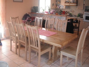 Table monastère avec chaises
