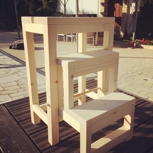 Marche pied 3 marches, escamotable. En Sapin.