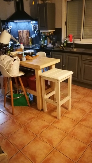 Tabouret de cuisine pour desserte suédoise