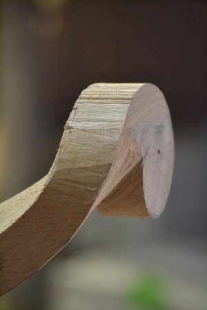 Escalier et main courante débillardée avec coupe à crochet