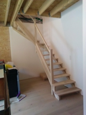 Escalier balancé en frêne