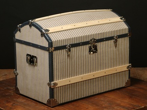 Malle - Coffre bombé   facon 1870