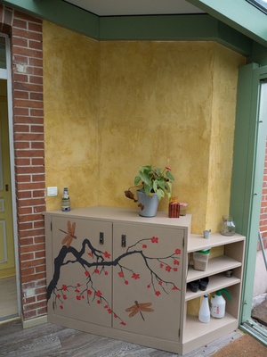 Meuble de rangement en véranda sur des murs d'angle divers