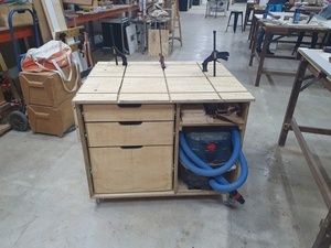 Desserte d'atelier avec plateau MFT