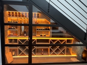 Cave à vin sous escalier