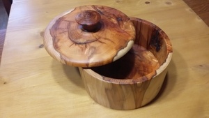 Une boite en IF au tour à bois