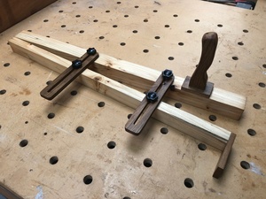 Gabarit de coupe en biais pour scie sur table