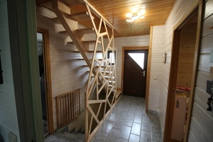 Escalier quart tournant limon central et garde corps déstructuré