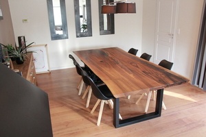 Table en noyer live edge