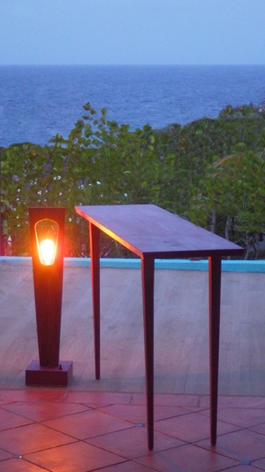 Console Amarante et sa lampe en chutes