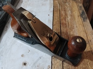 Restauration rapide (non, c'est pas McDo) d'un rabot William Swift - edit - le vrai nom est WS