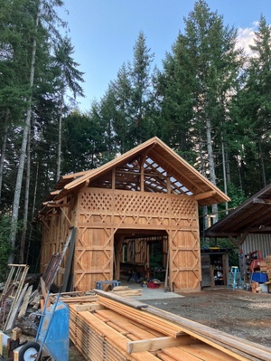 Un petit bout de charpente dans les bois