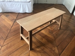 Un banc pour l'entrée de la maison