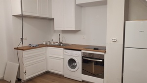 Cuisine en frêne brossé, laqué blanc et chêne