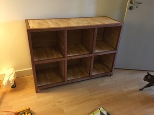 Meuble de rangement à cases bi-tons