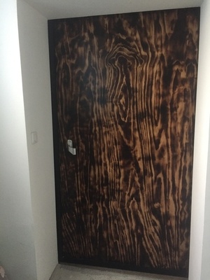 Porte coulissante - bois brûlé