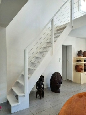 Escalier droit et Garde-corps. Pin Sylvestre.