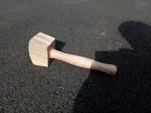 Maillet en contreplaqué de noyer