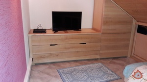 Meuble, commode et penderie, sous les combles