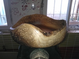 Plat en noyer (legerement mangé)