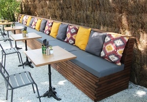 Banquette extérieure de restaurant
